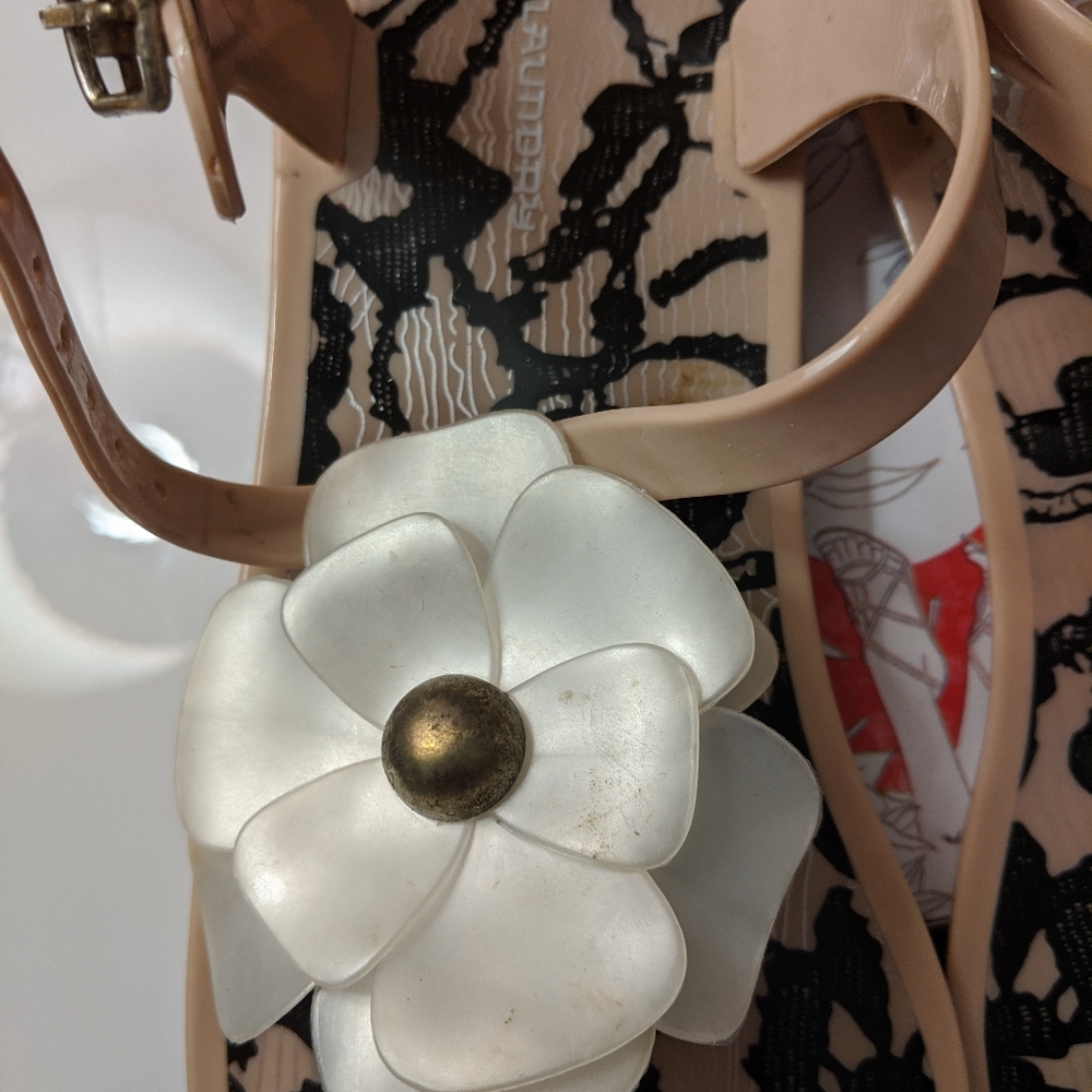 Sandals - Picture 11 of 11